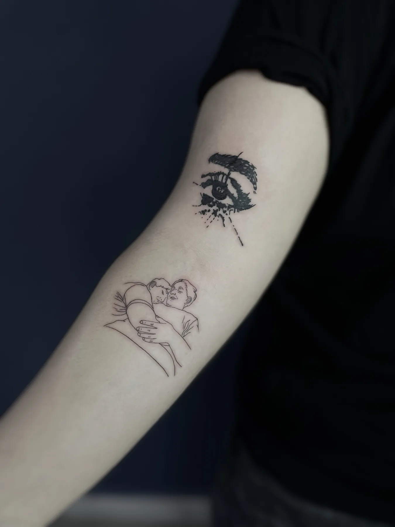 Göz & Sarılma — Fine Line · Blackwork